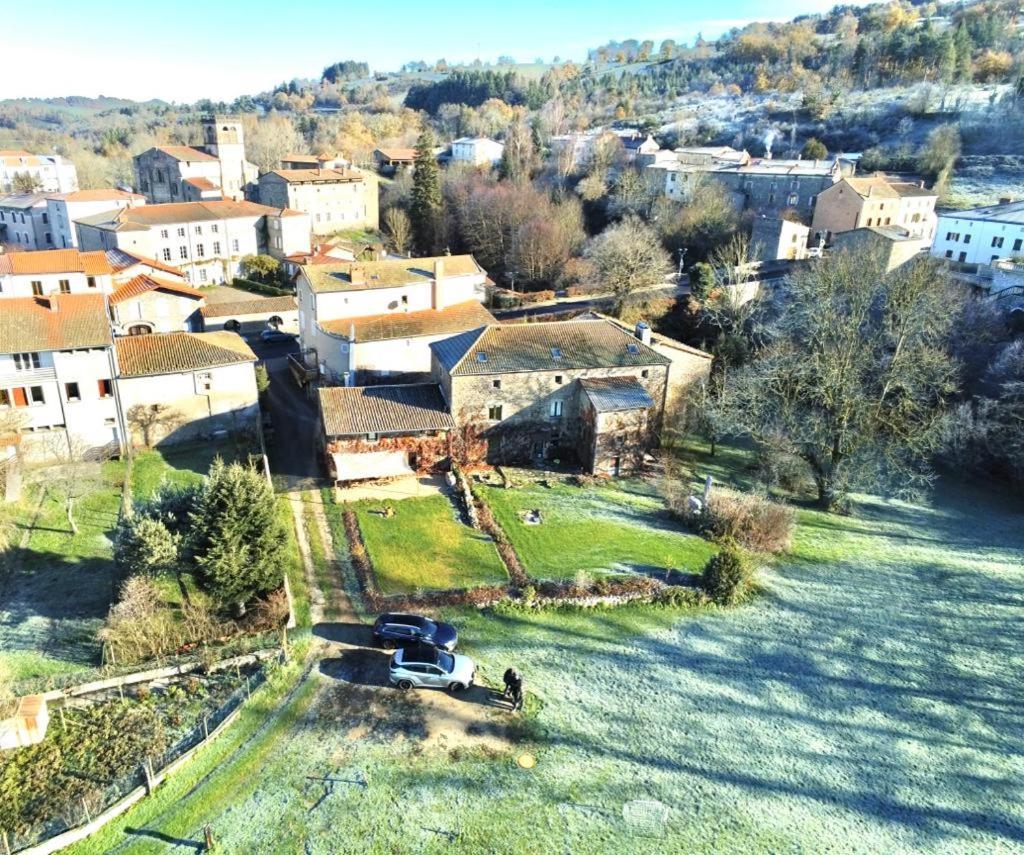 Villa L'ancien Relais de Poste*** Saint-Dier-dʼAuvergne Exterior foto