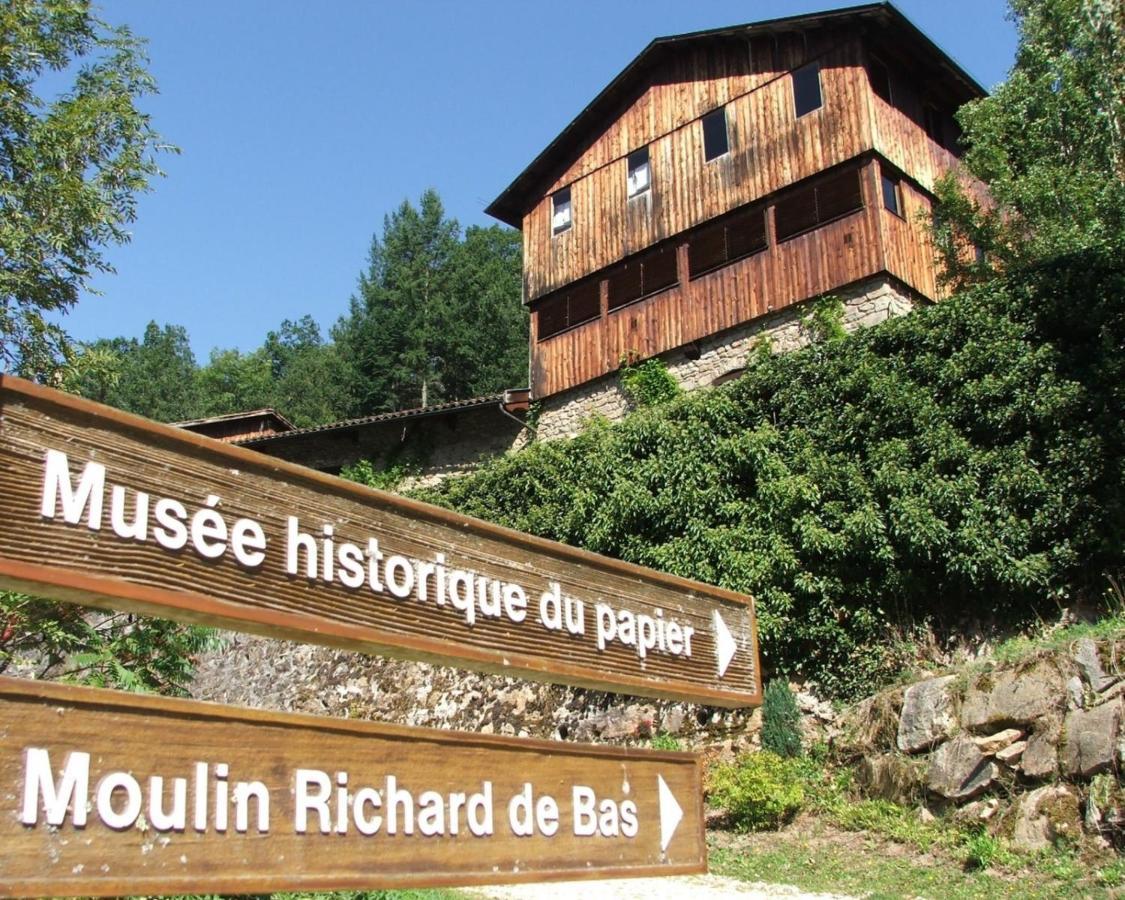 Villa L'ancien Relais de Poste*** Saint-Dier-dʼAuvergne Exterior foto