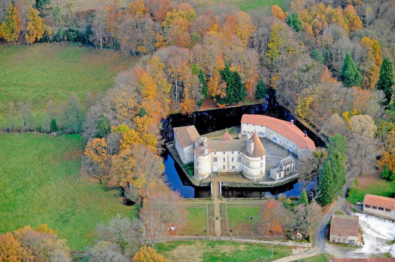 Villa L'ancien Relais de Poste*** Saint-Dier-dʼAuvergne Exterior foto