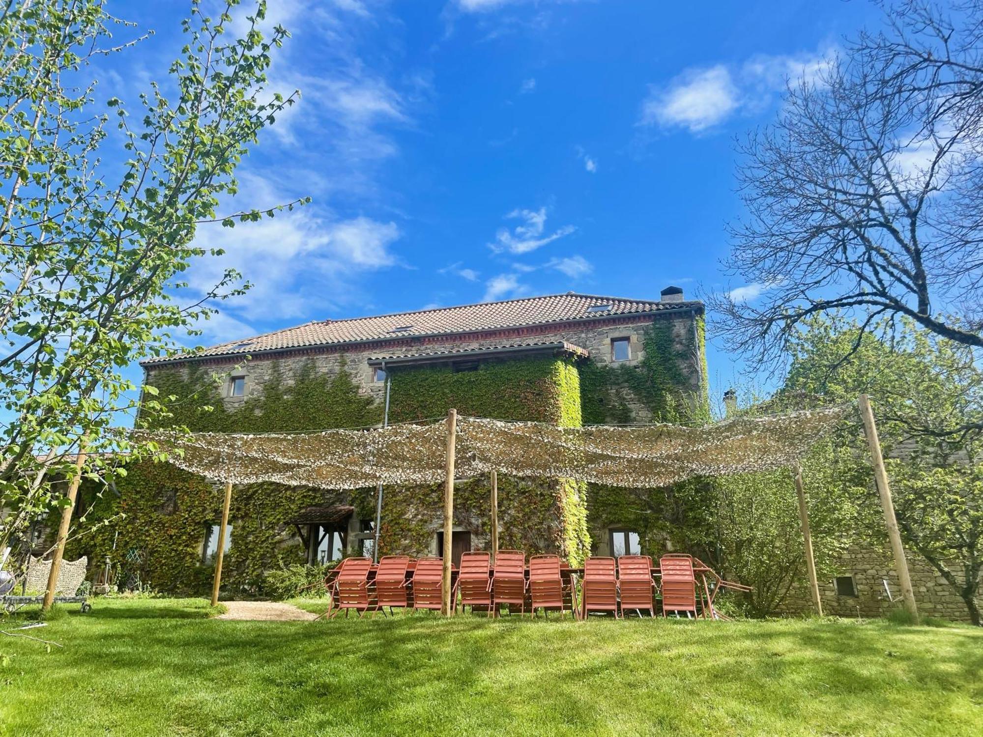 Villa L'ancien Relais de Poste*** Saint-Dier-dʼAuvergne Exterior foto